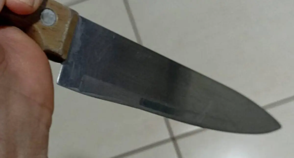 Homem é esfaqueado pelo próprio amigo em Rolim de Moura