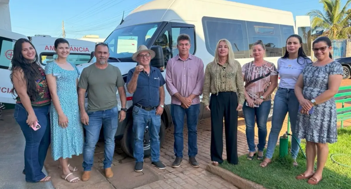 Ieda Chaves entrega van de R$ 330 mil para transporte de pacientes em Alto Alegre dos Parecis