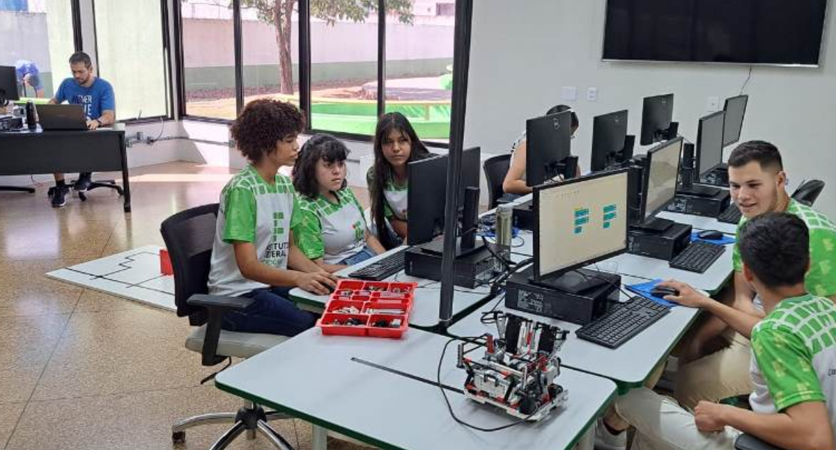 IFRO Zona Norte sedia pela primeira vez etapa regional da Olimpíada Brasileira de Robótica em Porto Velho