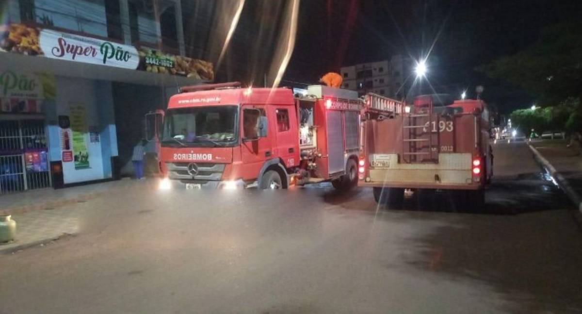 Incêndio atinge depósito de padaria em Rolim de Moura