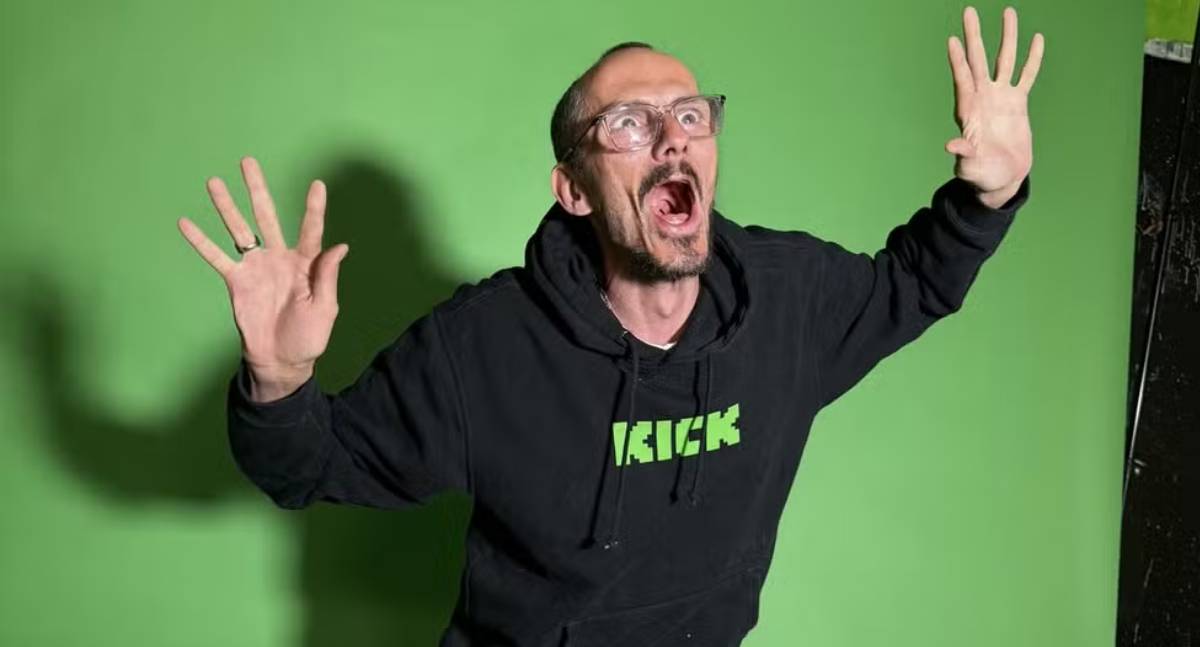 Influenciador morre durante live após ser alvo de violência e humilhações na França