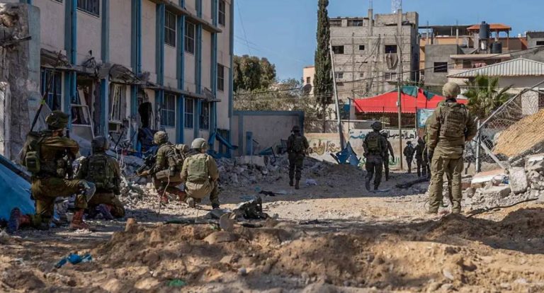 Israel bombardeia hospital em Gaza e mata 15 pessoas