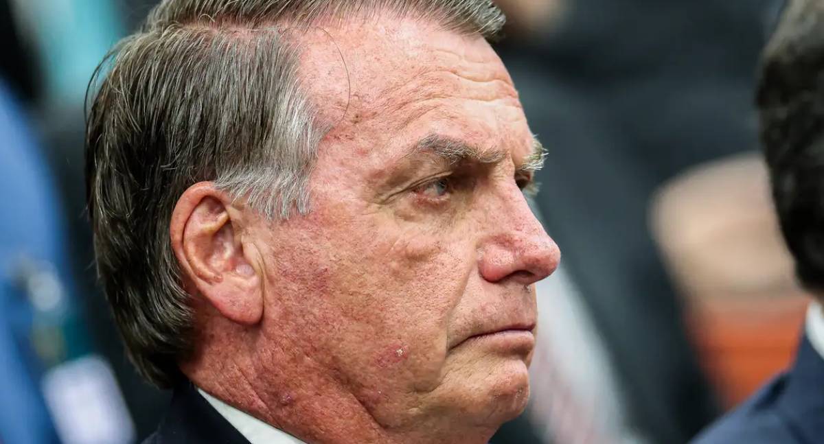 Jair Bolsonaro omite transferência de R$ 2 milhões a Michelle, diz PF