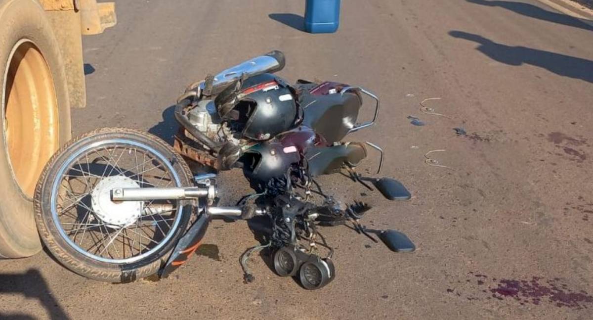 Jovem sofre traumatismo craniano em acidente de moto em Rolim de Moura