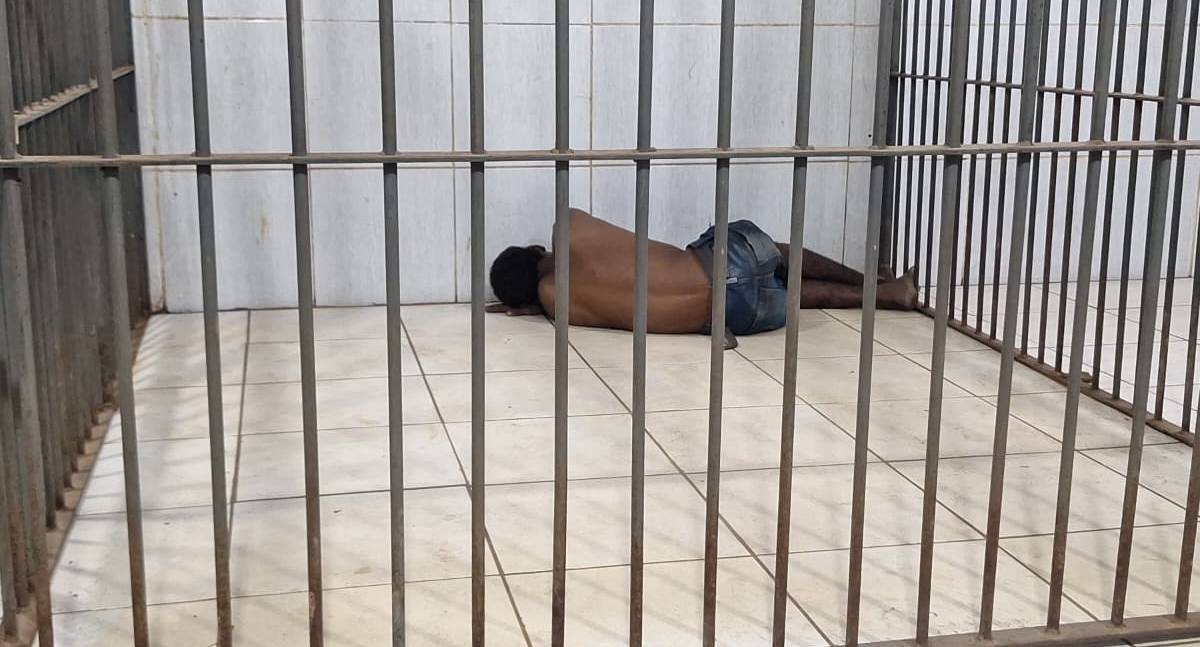 Ladrão é preso em cima de funerária no centro de Porto Velho