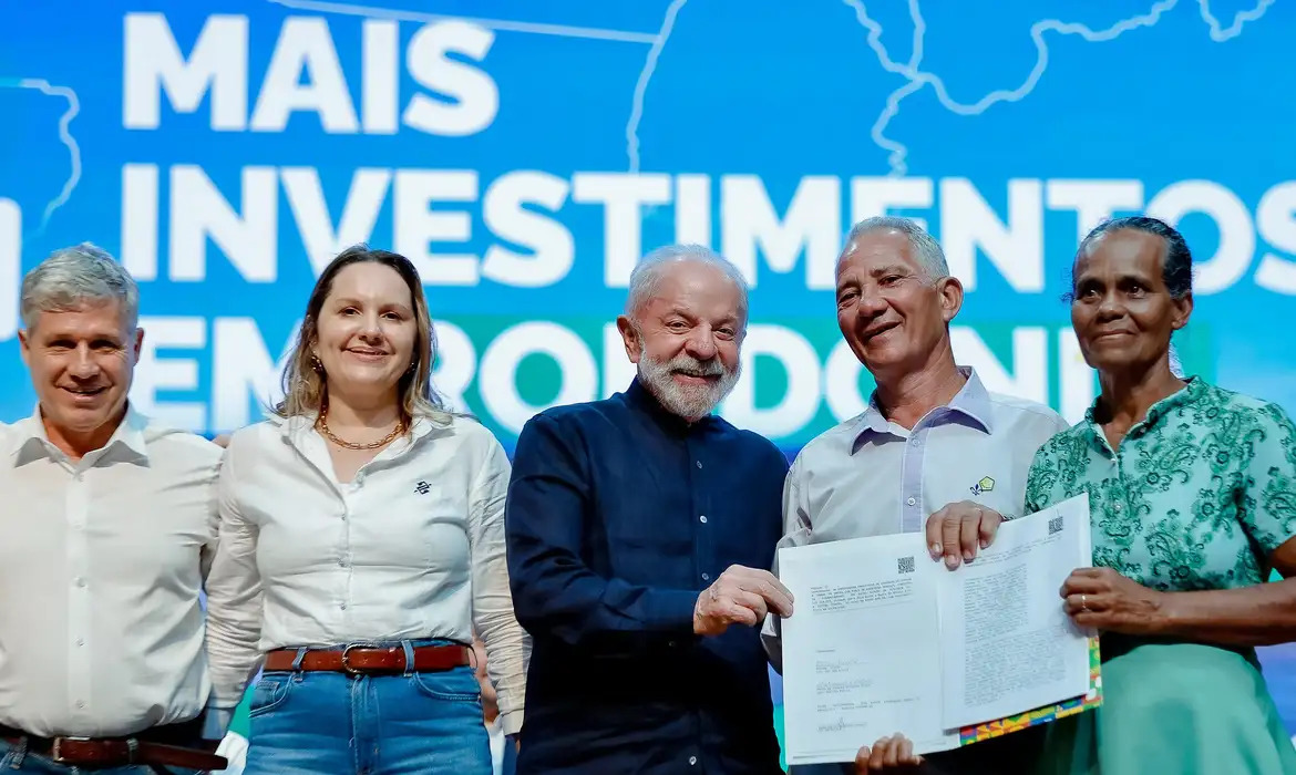 Lula afirma que Bolsonaro tem direito de defesa e critica pedido de anistia
