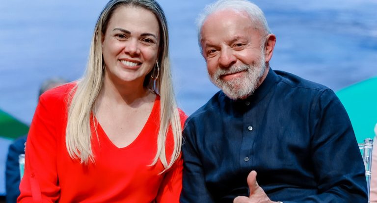 Lula anuncia pacote de investimentos em Rondônia com apoio da deputada Cláudia de Jesus e militância petista