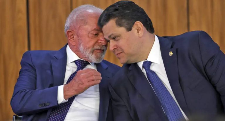 Lula assina MP contra tarifaço dos EUA e pressiona o Congresso por votação
