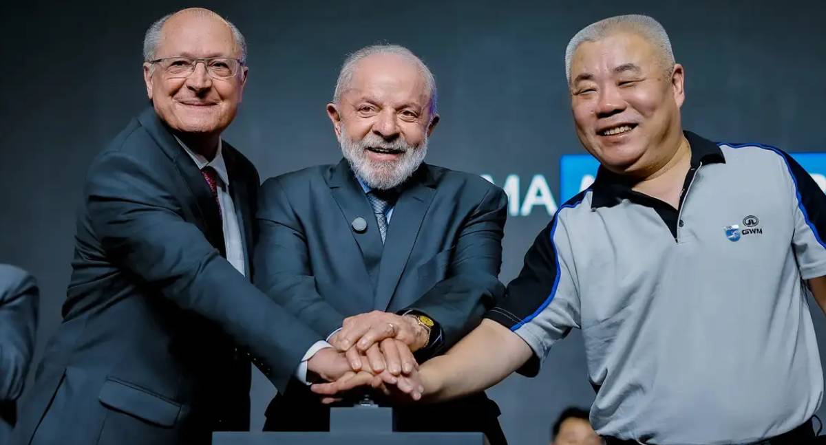 Lula defende comércio com China em inauguração de montadora