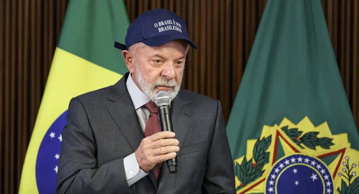 Lula defende regulação de big techs durante reunião ministerial
