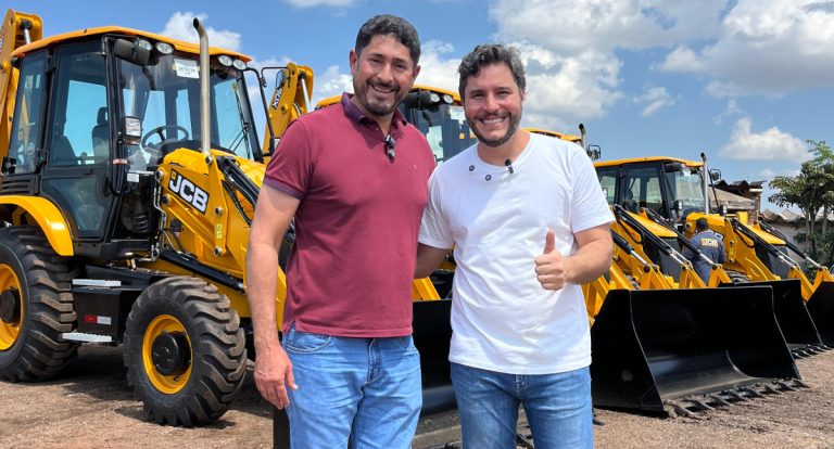 Márcio Pacele articula e Maurício Carvalho garante retroescavadeiras para distritos da Ponta do Abunã