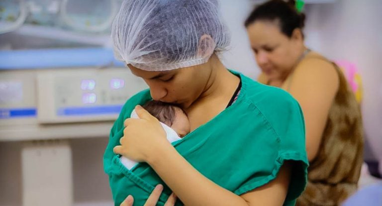 Método Canguru no Hospital de Base fortalece vínculo e melhora saúde de bebês prematuros