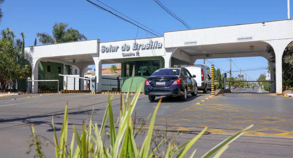 Moraes autoriza Bolsonaro a deixar prisão domiciliar para exames