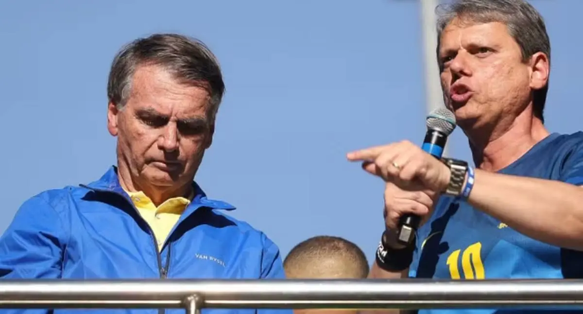 Moraes autoriza políticos a visitarem Bolsonaro em prisão domiciliar