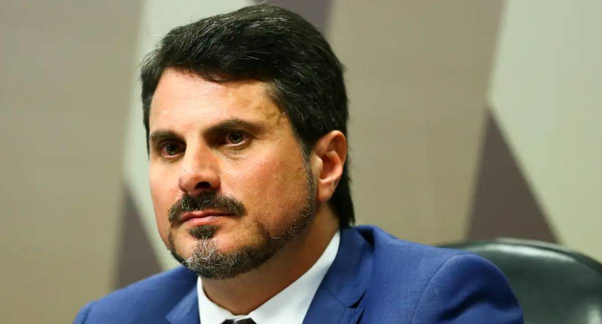 Moraes suspende uso de tornozeleira pelo senador Marcos do Val