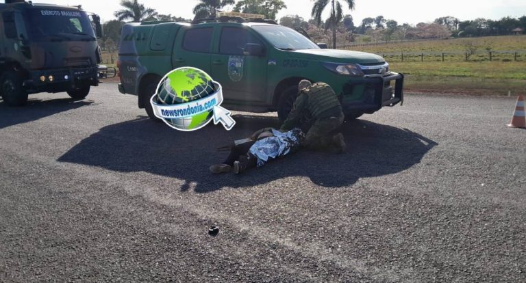 Motociclista bate em resto de pneu e sofre grave acidente na BR-364