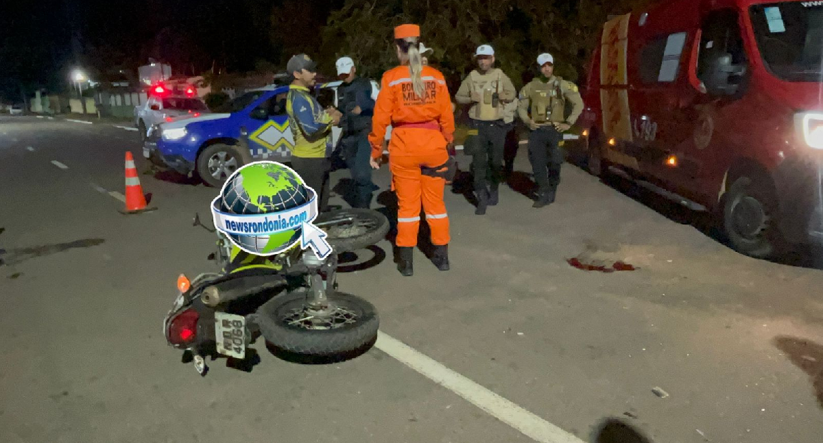Motociclista invade cruzamento e bate em cheio em Peugeot no centro