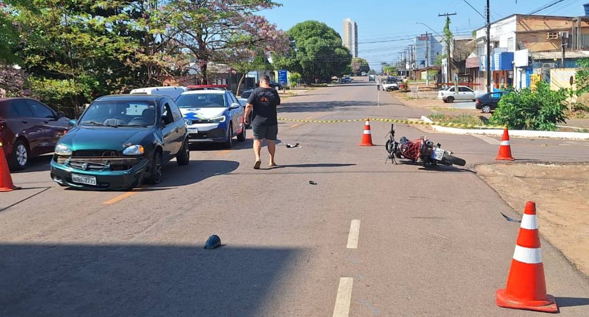 Motorista de carro particular socorre motociclista após colisão em Porto Velho