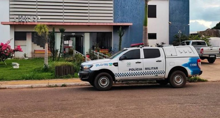 Motorista embriagado derruba poste e foge de policiais em Vilhena