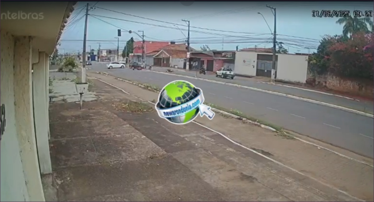 Motorista faz conversão proibida e derruba casal com criança em moto na Caula Acidente na Avenida Caula, bairro Agenor de Carvalho, deixa casal e criança feridos; imagens de