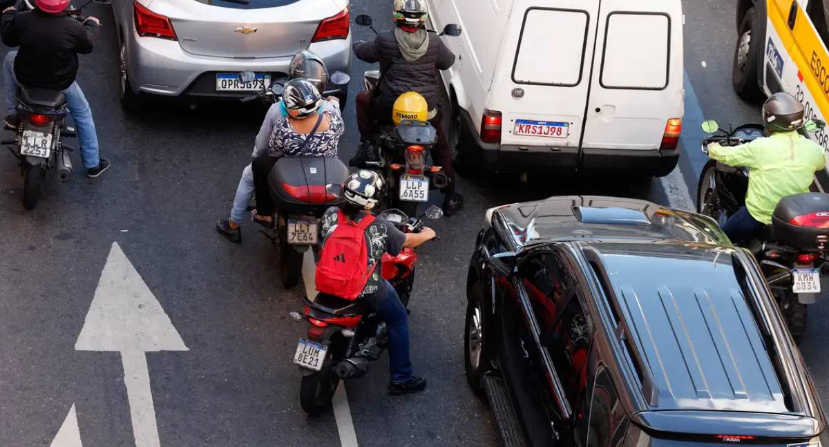 Motos crescem como alternativa perigosa no Brasil