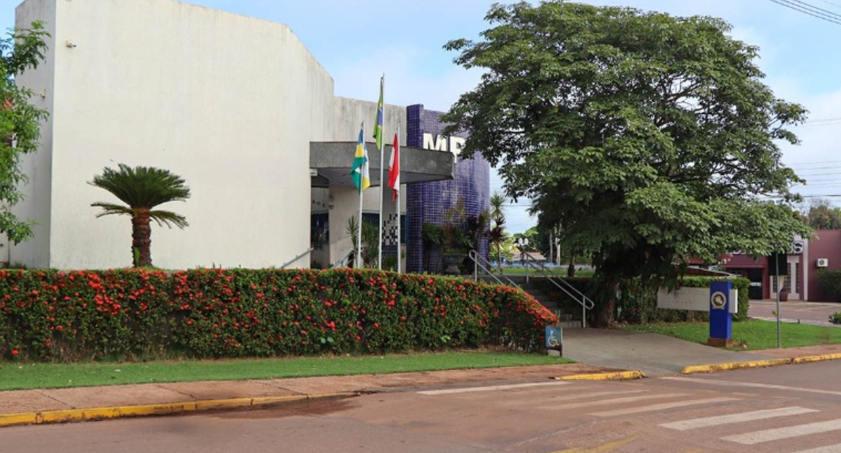 MP move ação de improbidade por cumulação irregular de cargos em Espigão do Oeste