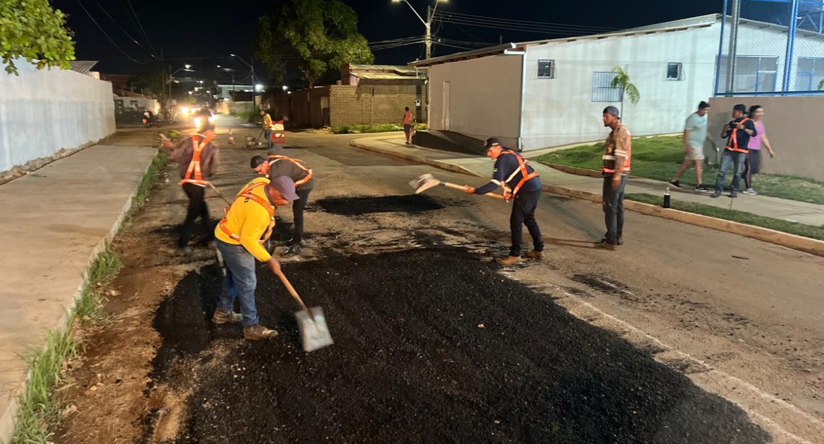 Operação Noturna Tapa-buracos reforça recuperação de ruas em Porto Velho com trabalho até às 23h