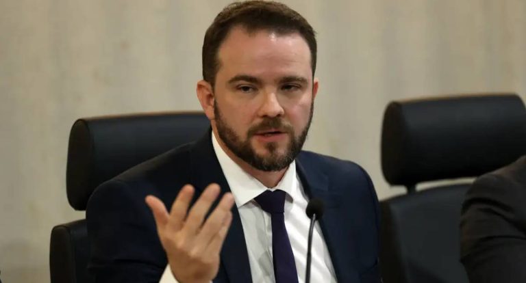 Orçamento de 2026 prevê superávit de R$ 34,3 bi