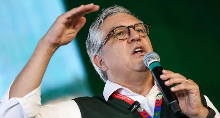 Padilha critica sanção dos EUA e a chama de "ato covarde"