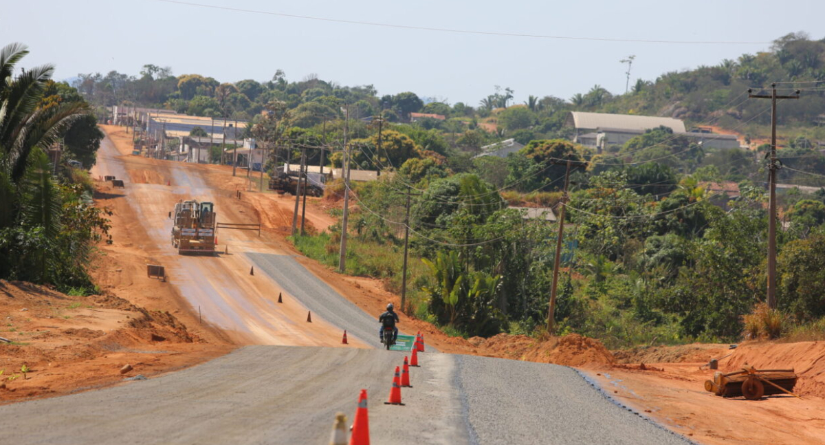 Pavimentação no perímetro urbano da RO-420, em Jacinópolis, fortalece desenvolvimento da região