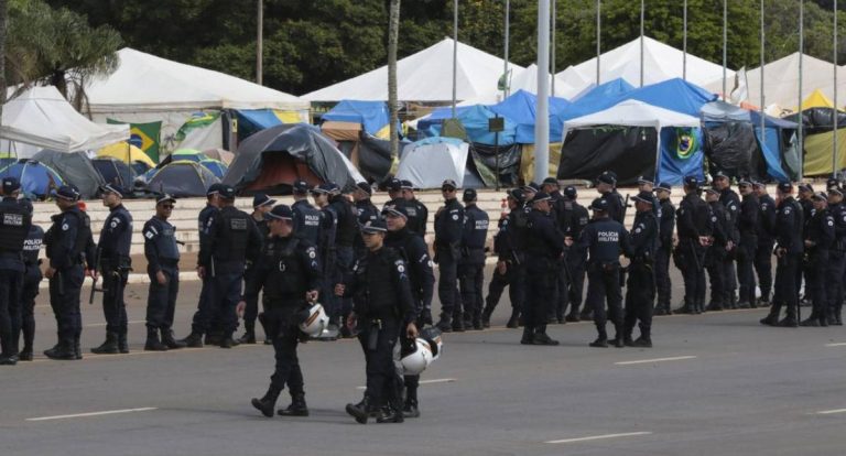 PGR denuncia casal por arrecadar R$ 1 milhão para acampamento Golpista