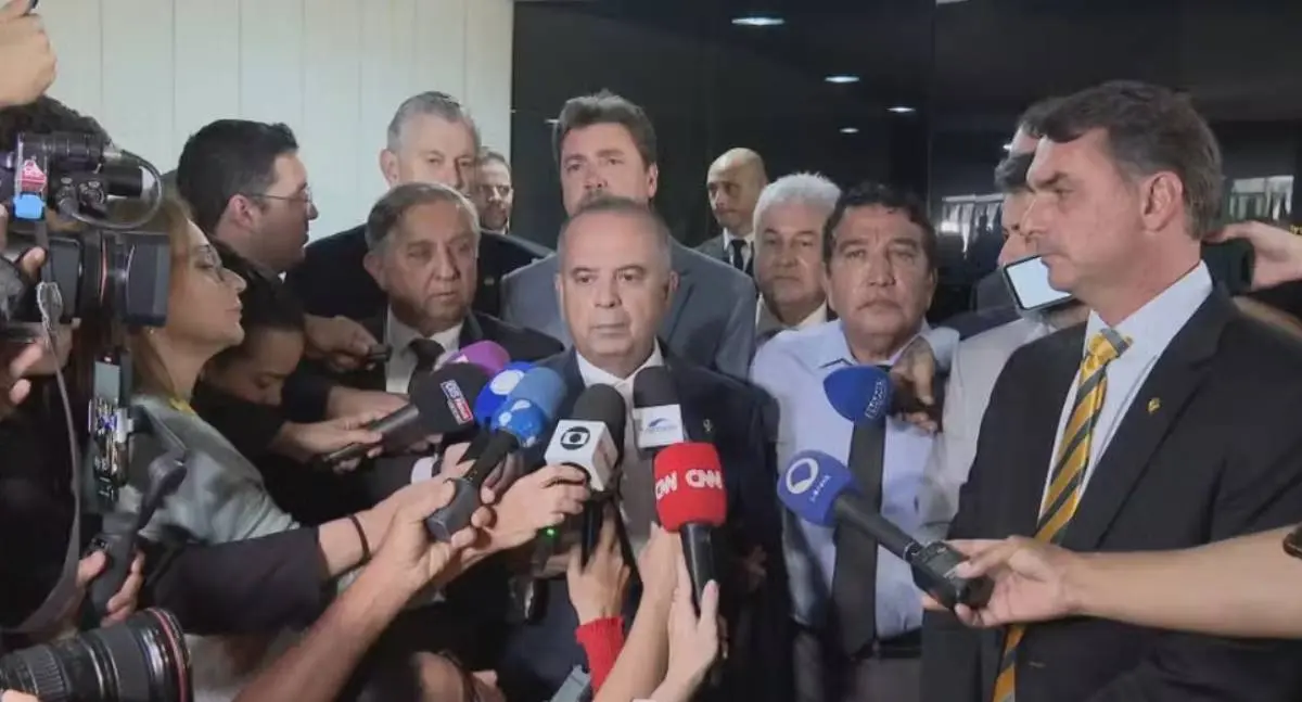 Plenário do Senado é desocupado após dois dias