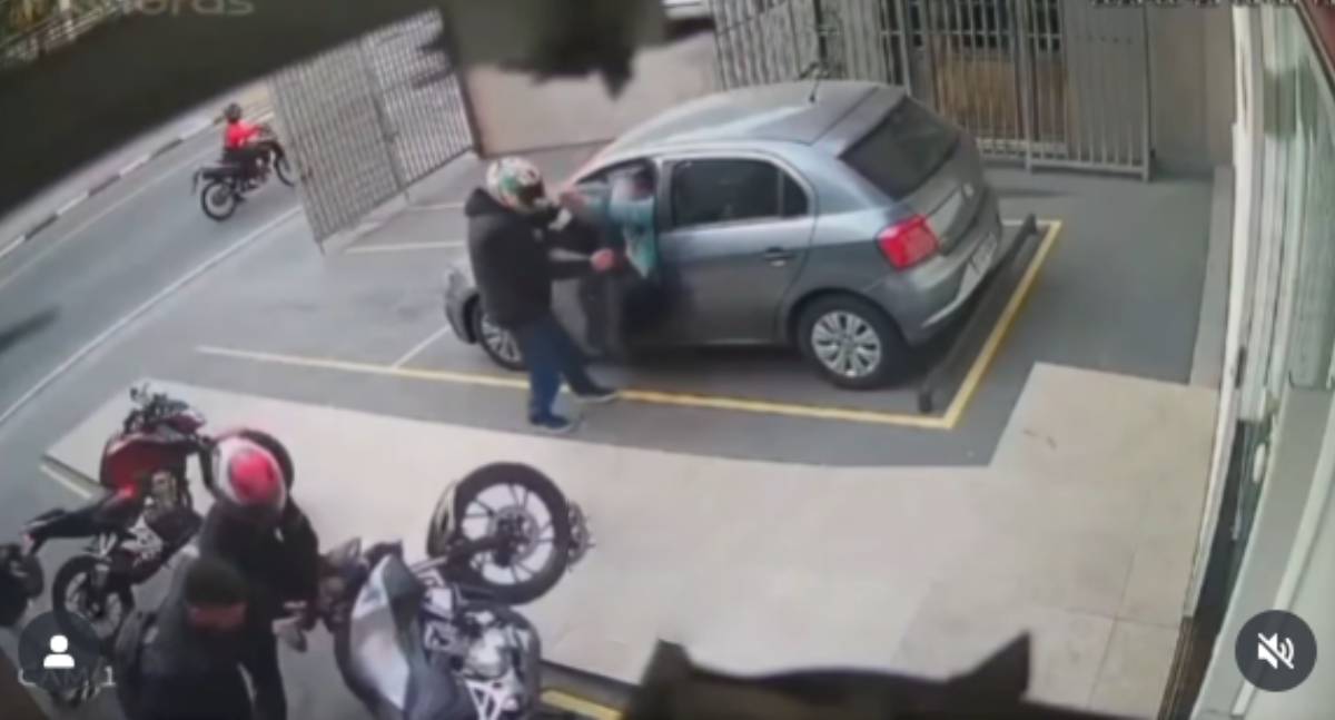 VÍDEO: Policial reage a assalto em estacionamento e suspeito é baleado na fuga em região metropolitana