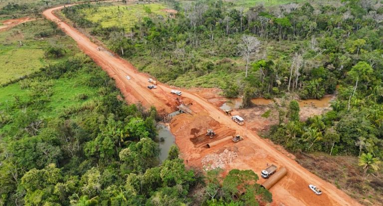 Ponte de madeira na RO-010 é substituída por tubos de aço para melhorar escoamento e segurança - News Rondônia