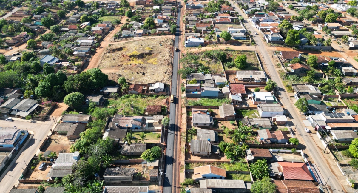 Prefeitura de Jaru asfalta a rua Daniel da Rocha, no Setor 07