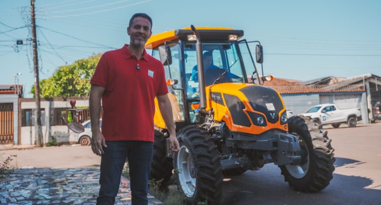 Prefeitura de Porto Velho amplia limpeza urbana com nova máquina de pintura e trator com capinadeira