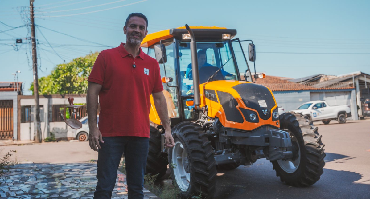 Prefeitura de Porto Velho amplia limpeza urbana com nova máquina de pintura e trator com capinadeira