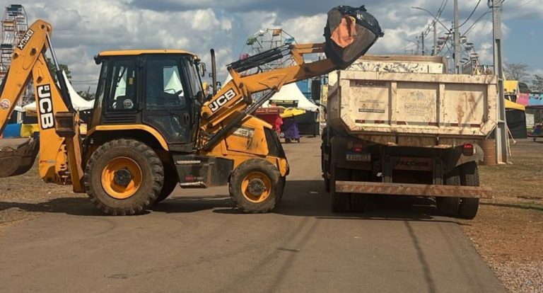 Prefeitura mantém limpeza diária no Parque dos Tanques durante o Arraial Flor do Maracujá