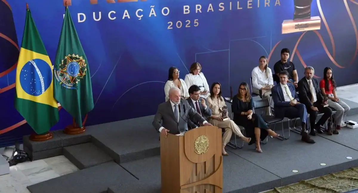 Presidente Lula destaca combate à evasão na entrega do Prêmio MEC da Educação