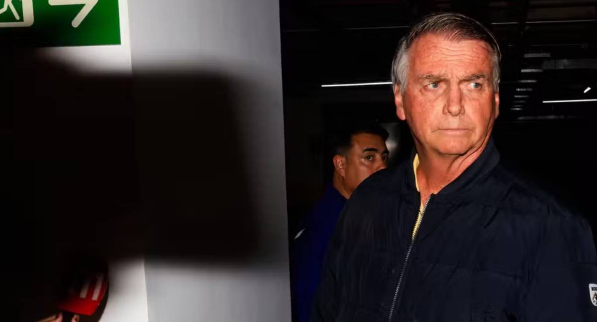 Prisão domiciliar para Jair Bolsonaro é decretada por Moraes