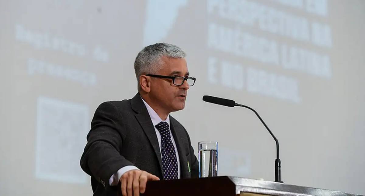 Professor de Harvard elogia defesa da democracia no Brasil em seminário no Senado