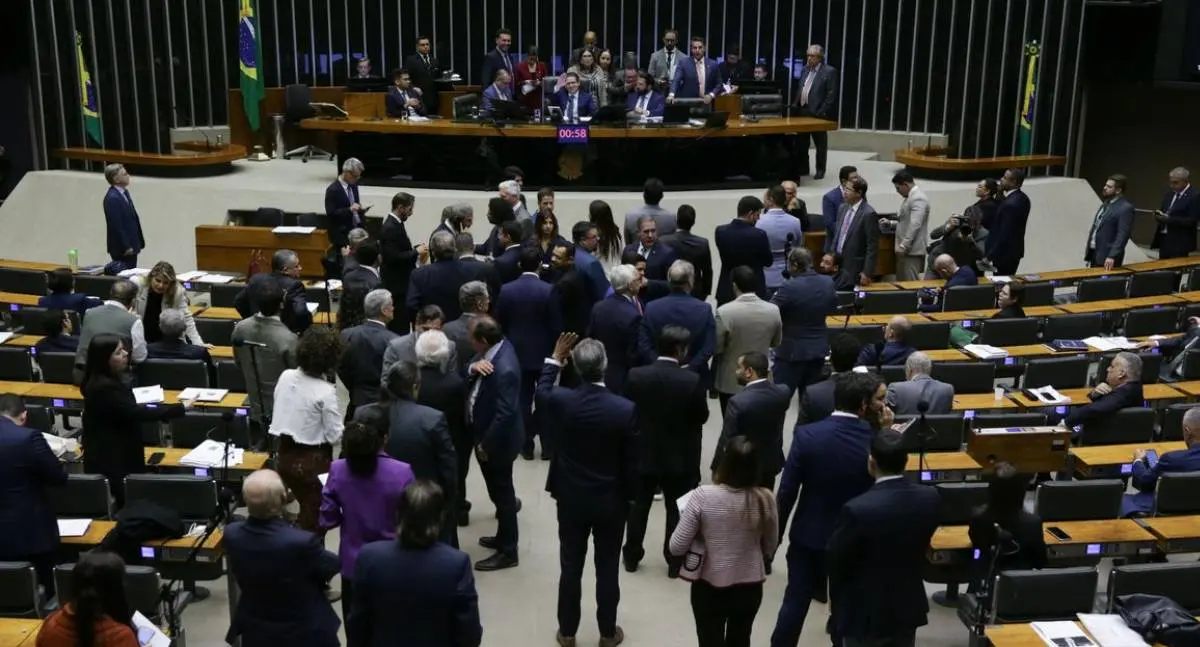 Projeto que pune obstrução na Câmara avança para votação