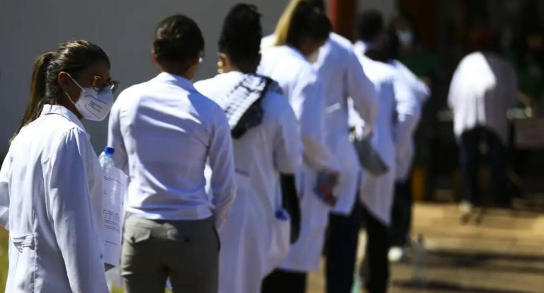 Revalida 2025/2 tem nota de corte de 61 pontos na 1ª fase