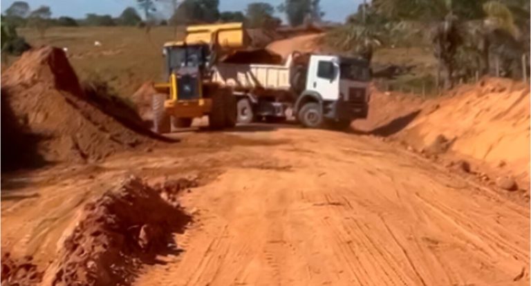 RO-413 recebe manutenção do governo de RO para melhorar escoamento e estrutura viária em Ji-Paraná