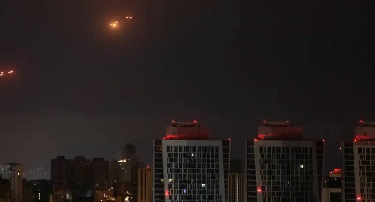 Rússia ataca energia na Ucrânia e deixa mais de 100 mil sem luz