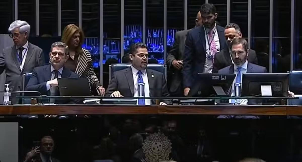 Senado aprova isenção de IR para quem ganha até dois salários mínimos