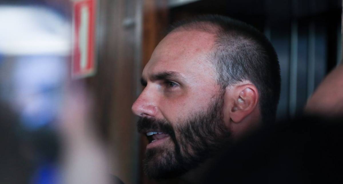 TCU recomenda que Câmara investigue gastos de Eduardo Bolsonaro