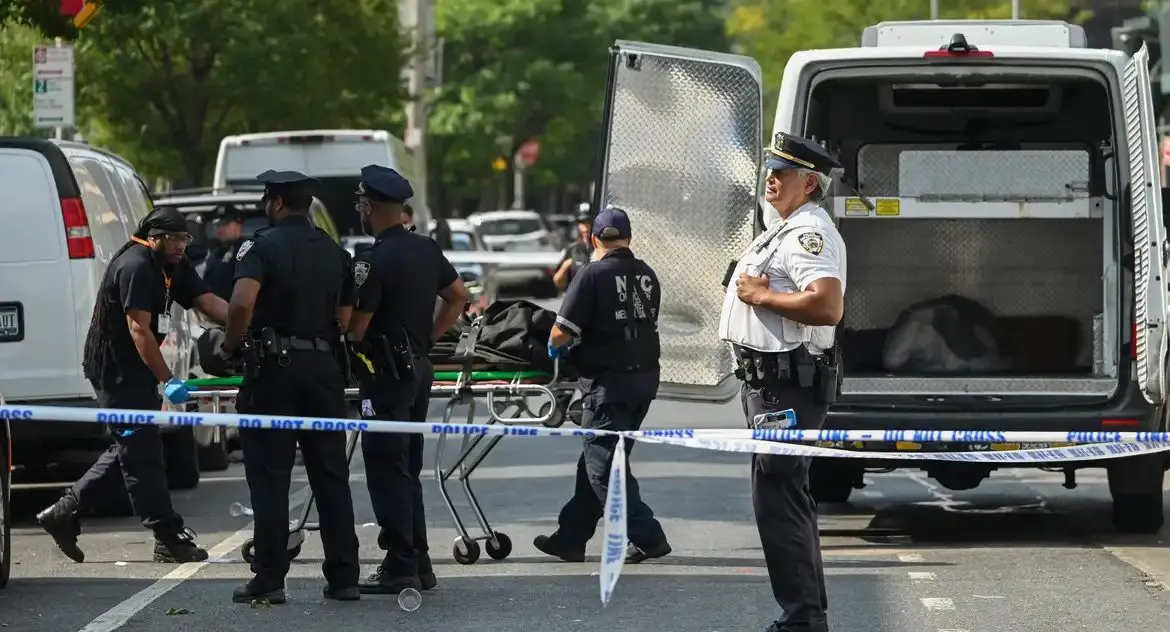 Tiroteio em clube do Brooklyn deixa três mortos e oito feridos em Nova York