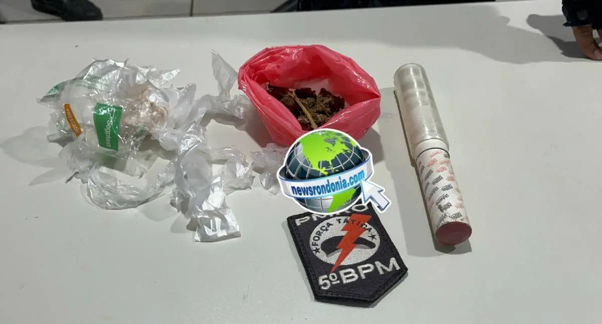 Tráfico de drogas flagrado com apenada monitorada e comparsas