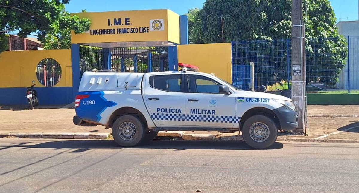 Vigilante tem arma roubada por casal em motocicleta na zona Leste